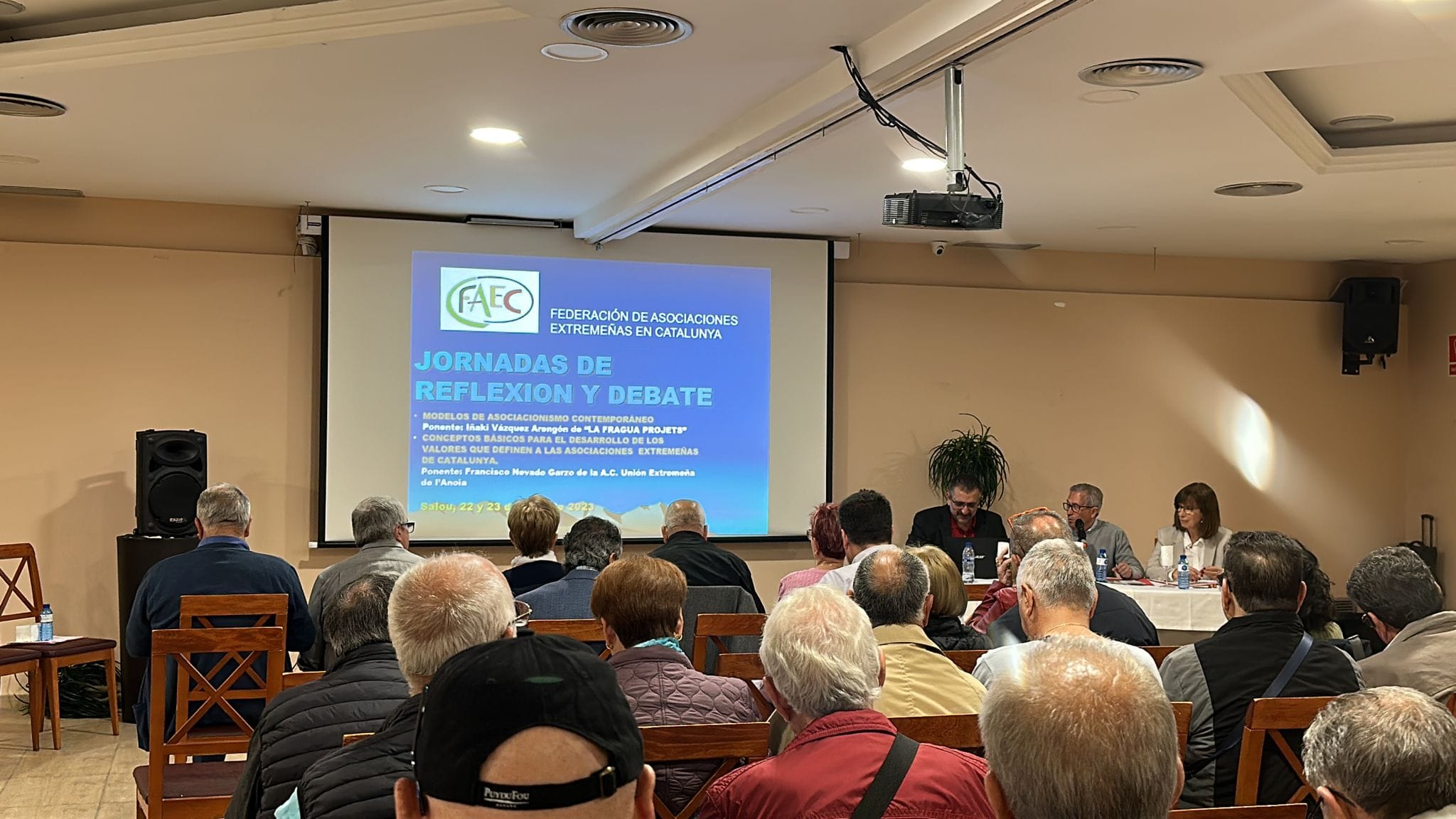 Impartimos una formación sobre asociacionismo contemporáneo a la Federación de Asociaciones Extremeñas en Cataluña